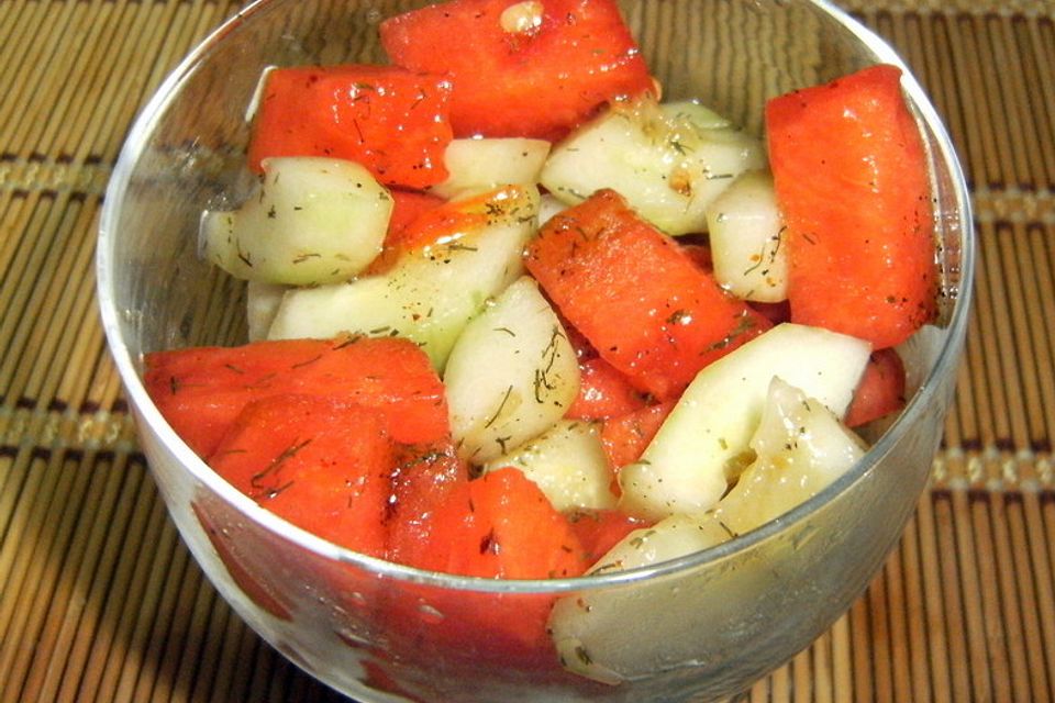 Sommerlicher Wassermelonen - Gurken - Salat