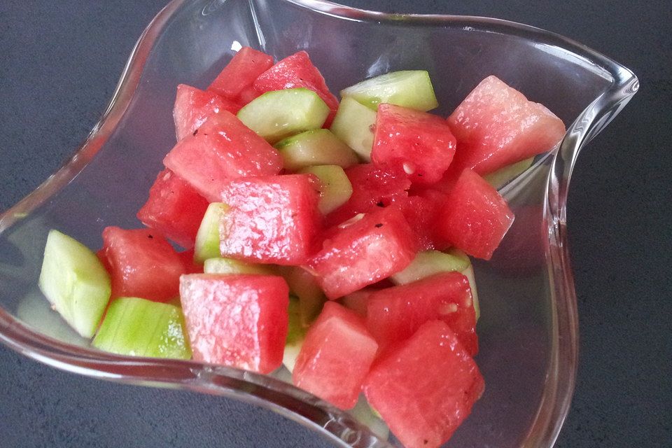 Sommerlicher Wassermelonen - Gurken - Salat