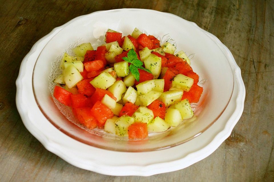 Sommerlicher Wassermelonen - Gurken - Salat