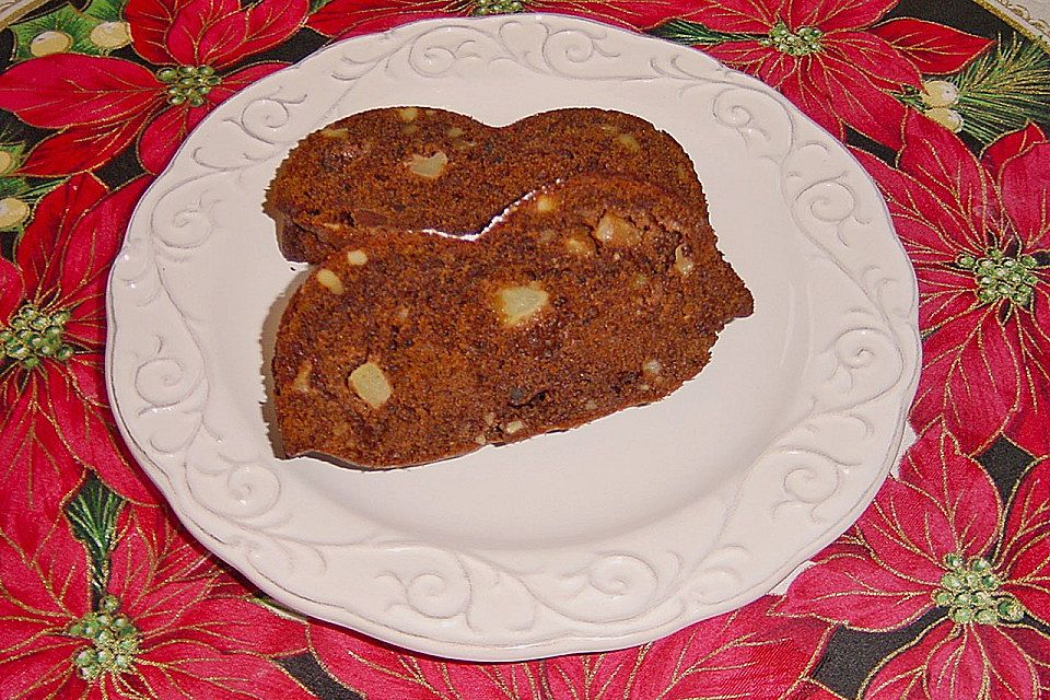 Gewürzkuchen mit Walnüssen und Apfel