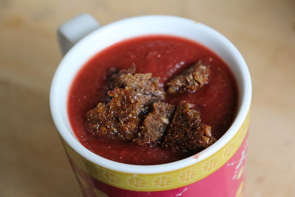 Rote Bete Suppe mit Meerrettich