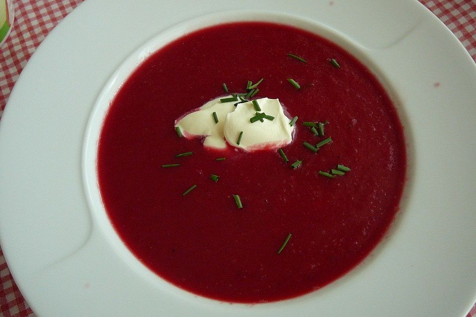 Rote Bete Suppe mit Meerrettich