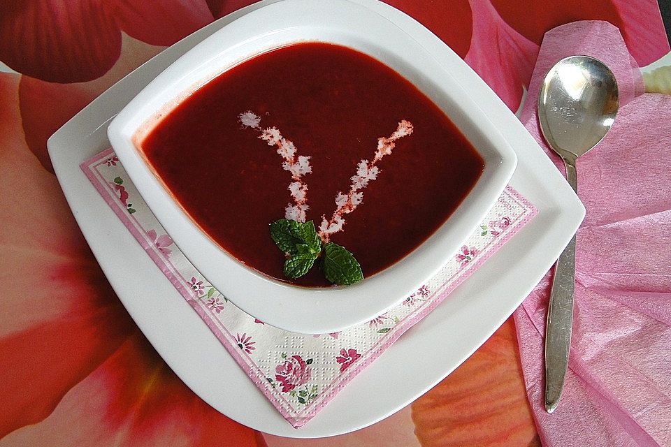 Rote Bete Suppe mit Meerrettich