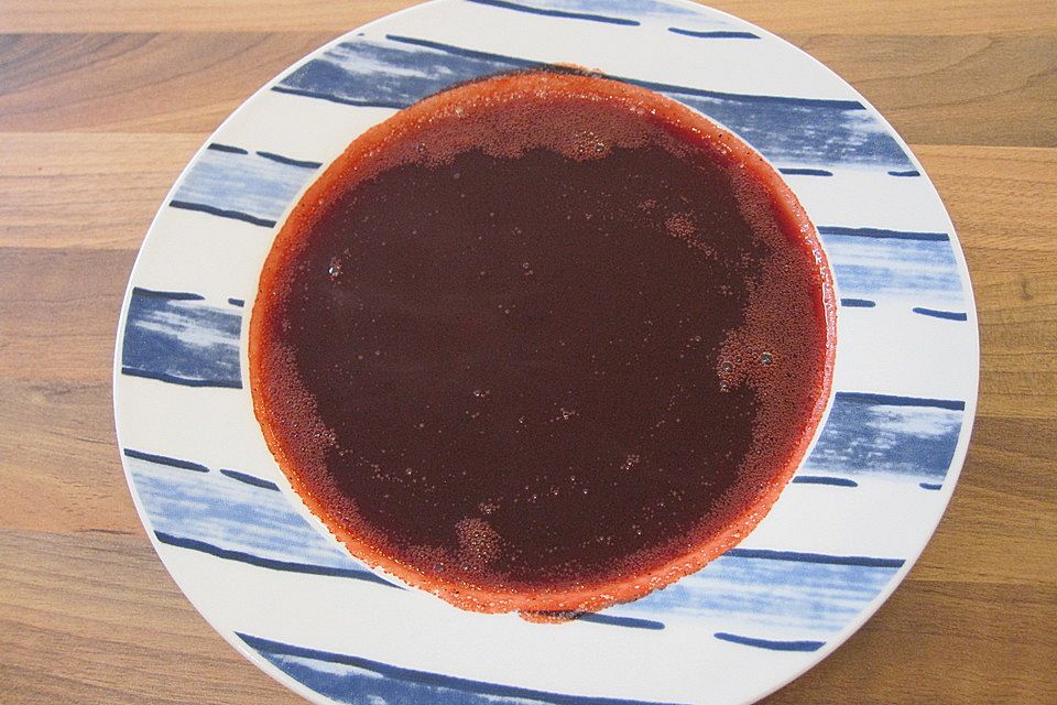 Rote Bete Suppe mit Meerrettich