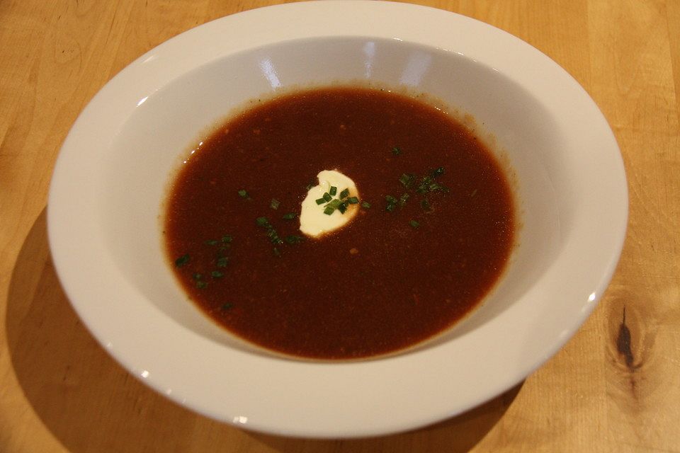 Rote Bete Suppe mit Meerrettich