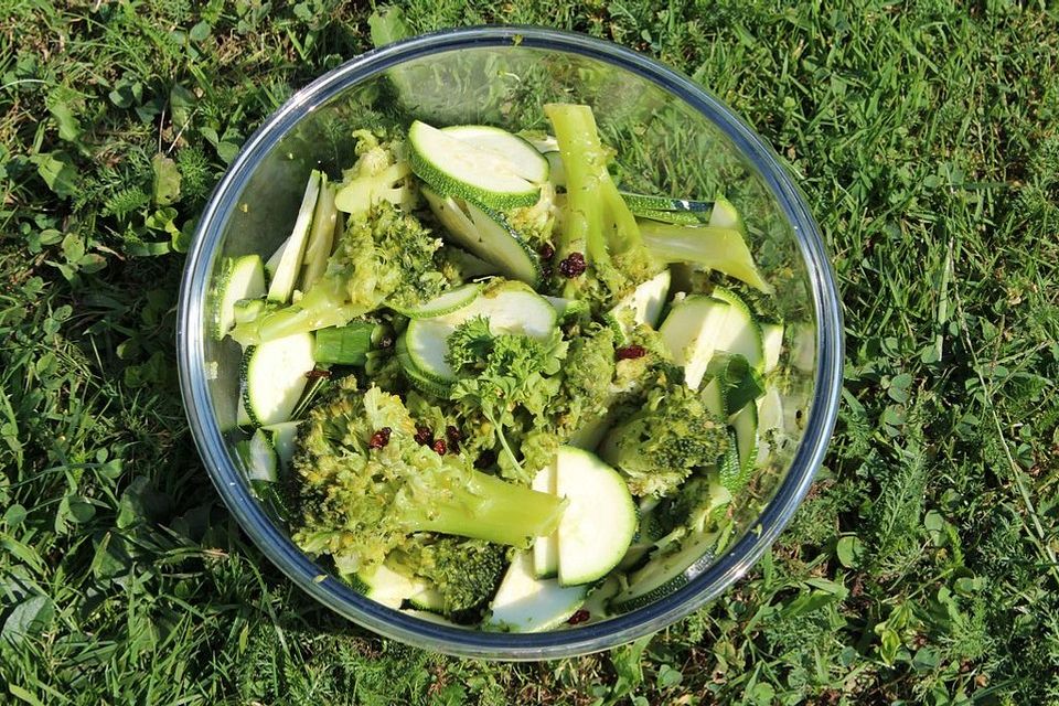 Brokkoli - Zucchini - Salat