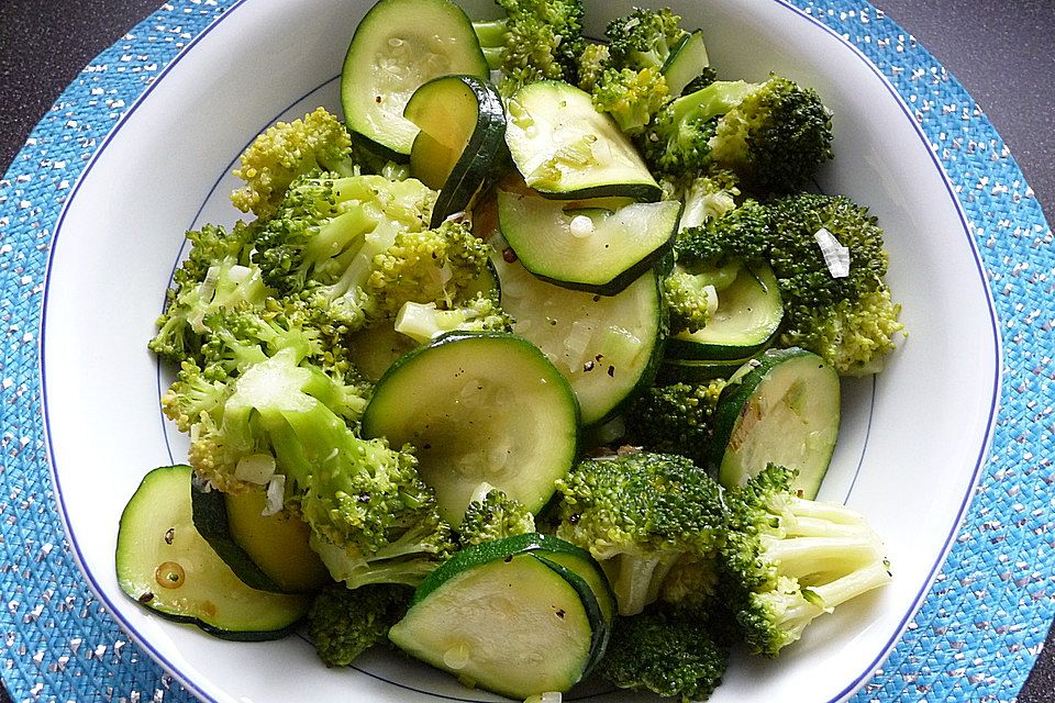 Brokkoli - Zucchini - Salat