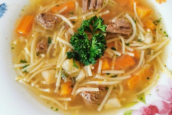 Rindfleischsuppe mit Nudeln und Gemüse von Roseanne | Chefkoch