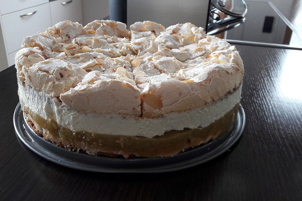 Schneemoussetorte mit Rhabarber