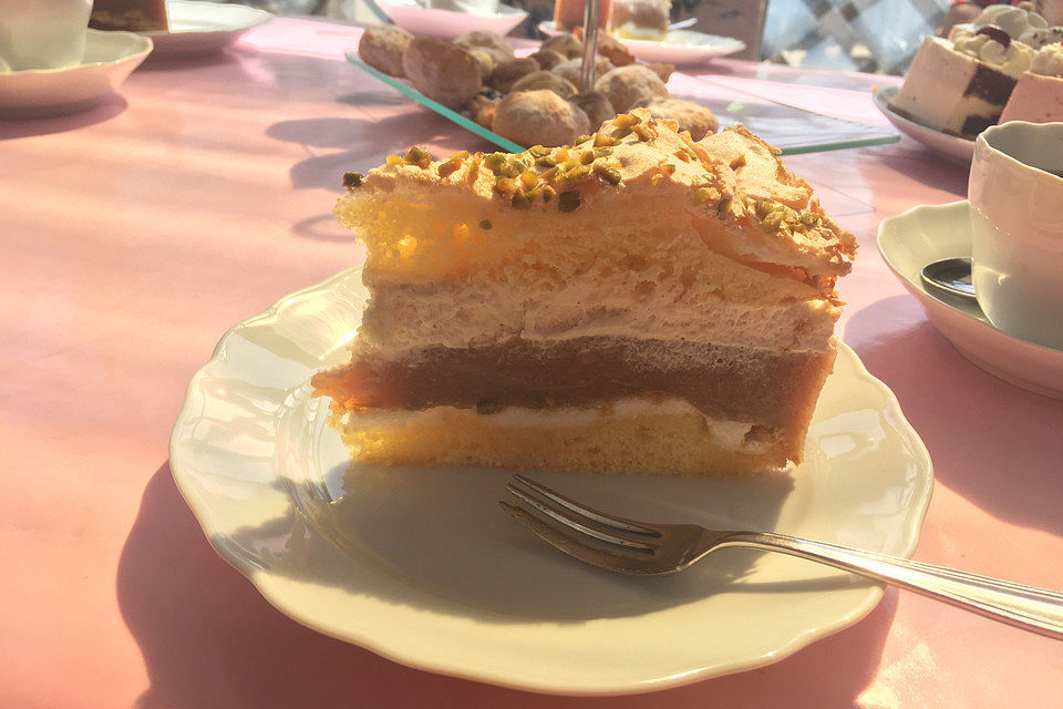 Schneemoussetorte mit Rhabarber