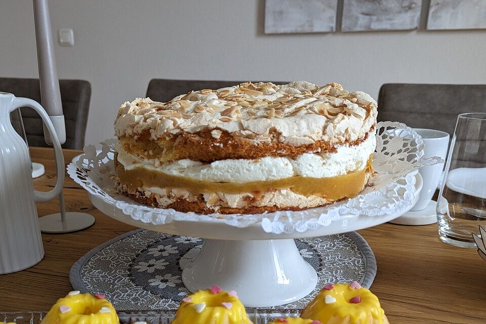 Schneemoussetorte mit Rhabarber