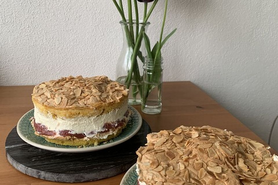 Schneemoussetorte mit Rhabarber