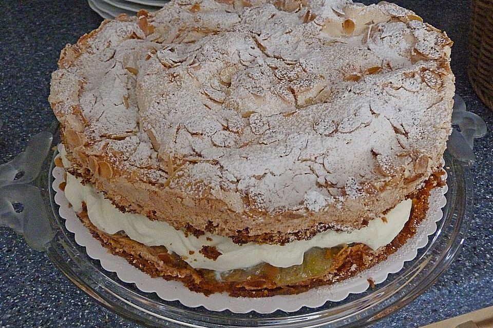 Schneemoussetorte mit Rhabarber