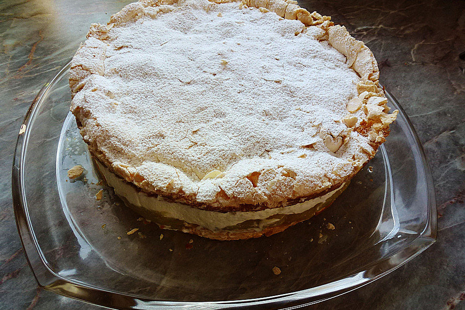 Schneemoussetorte mit Rhabarber