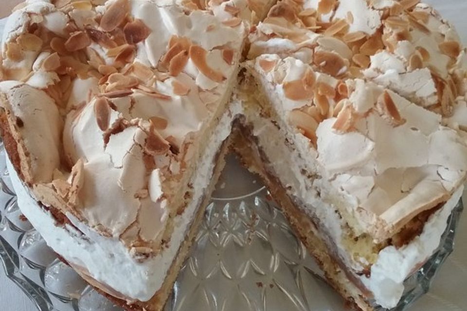 Schneemoussetorte mit Rhabarber