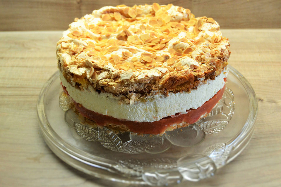 Schneemoussetorte mit Rhabarber