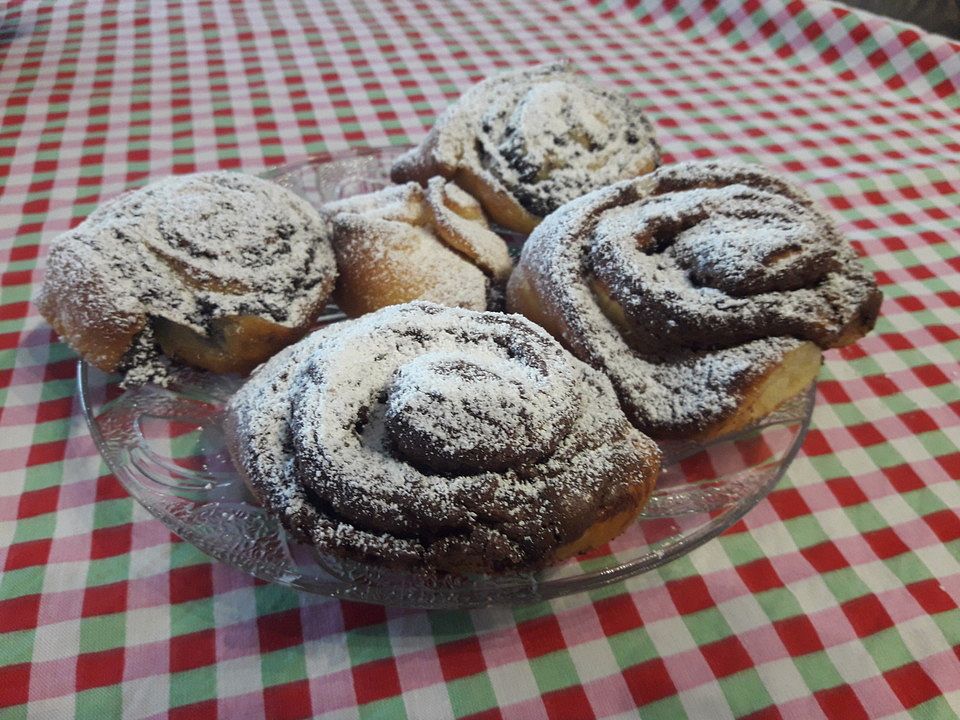 Hefeschnecken mit Marzipan - Aprikosen - Füllung von CocaColaMaus| Chefkoch