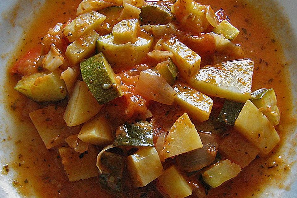 Zucchini - Gemüse mit Kartoffeln und Tomaten