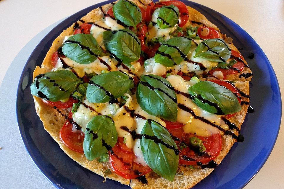 Fladenbrotpizza 'Caprese'