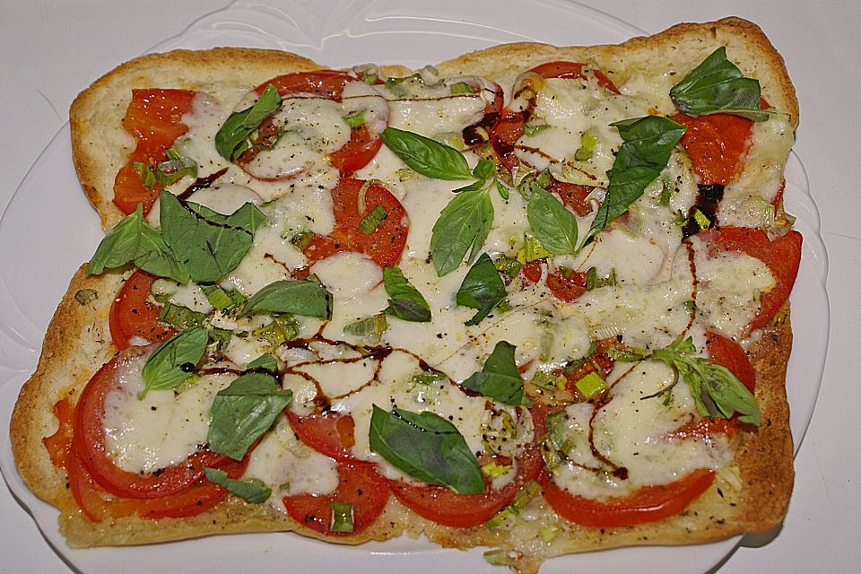 Fladenbrotpizza 'Caprese'