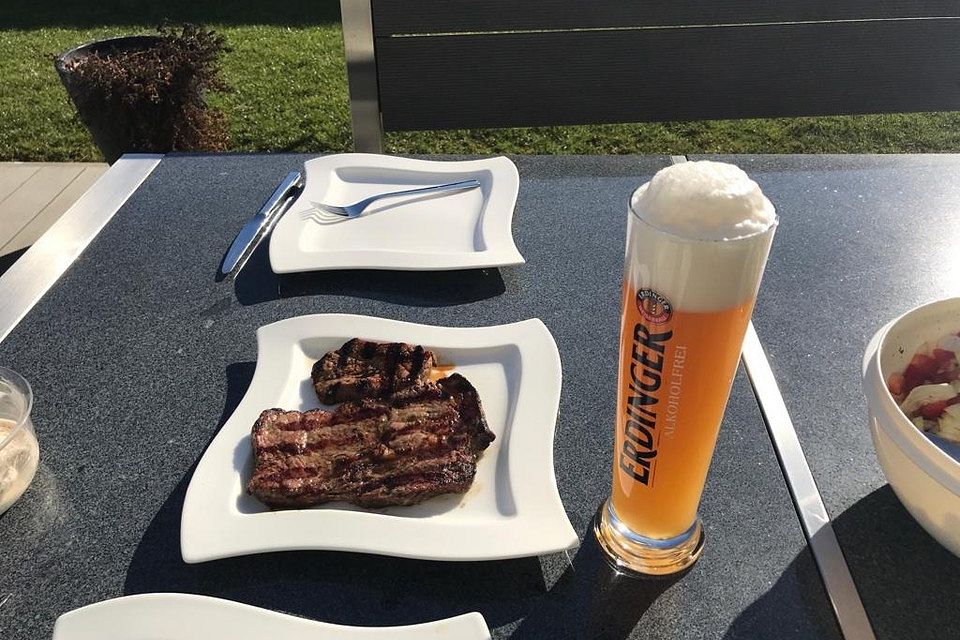 Eingelegtes Fleisch für den Grill