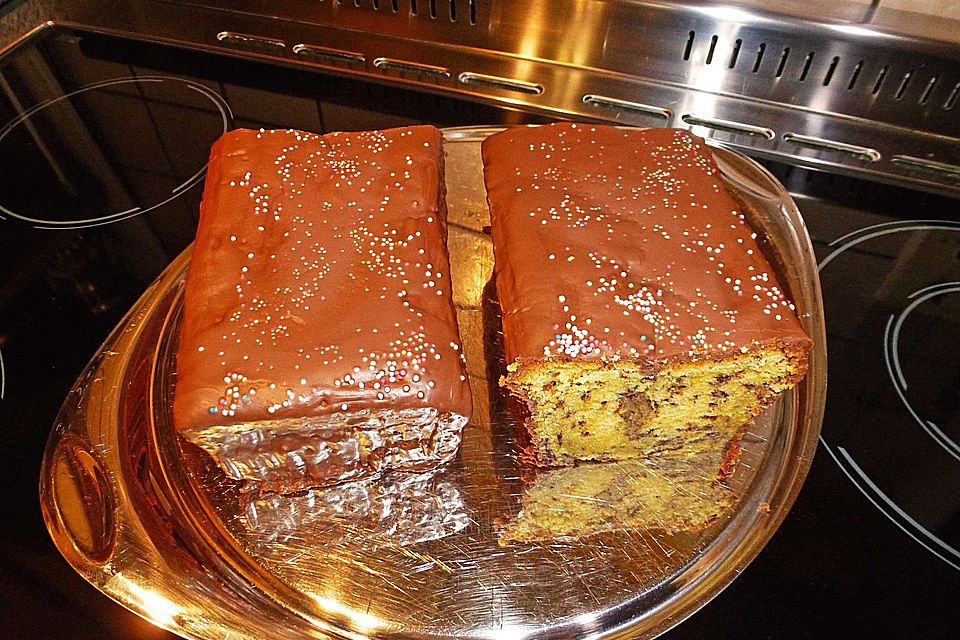 Eierlikörkuchen mit Schokostreuseln