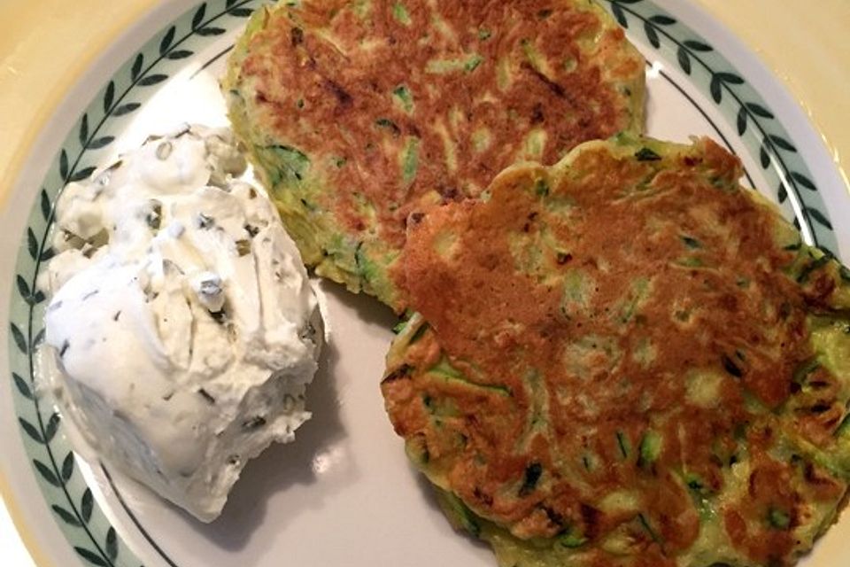 Zucchini - Puffer mit Käse