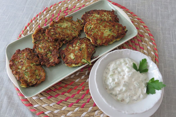 Zucchini - Puffer mit Käse von Gonerila | Chefkoch