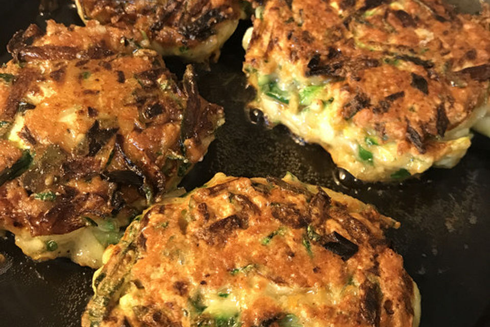 Zucchini - Puffer mit Käse