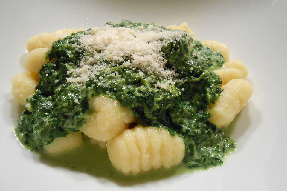 Gnocchi mit Spinat - Gorgonzola - Sauce Gnocchi mit Spinat - Gorgonzola - Sauce