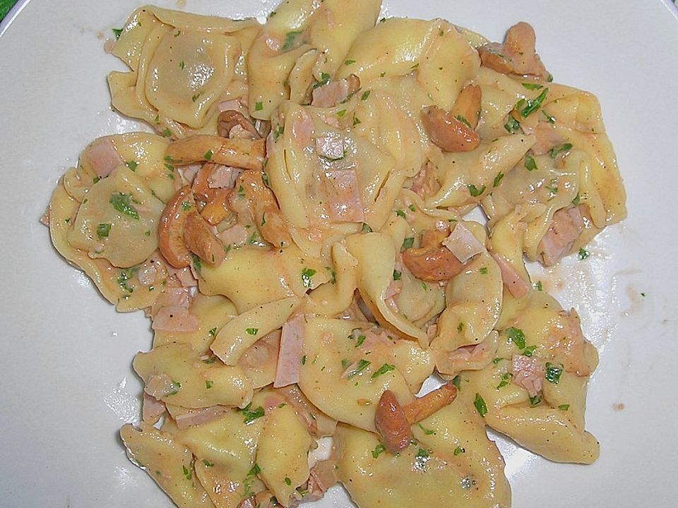 Tortellini mit Eierschwammerl - Schinken - Sauce von sundra| Chefkoch