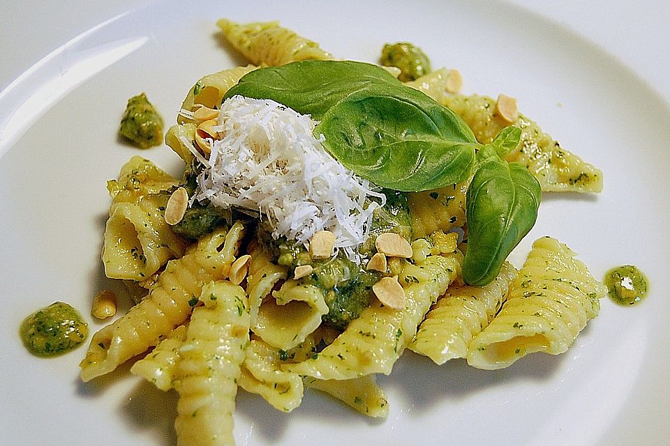 Albertos Garganelli mit Sojabohnen - Pesto