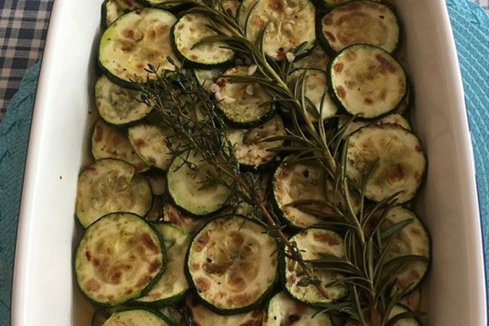 Zucchini mariniert