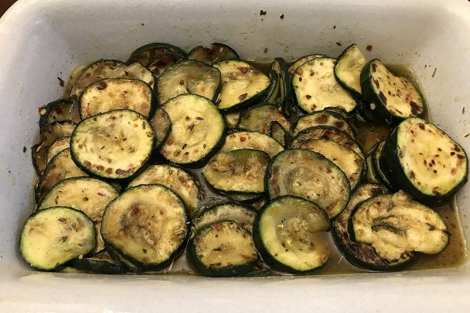 Zucchini mariniert