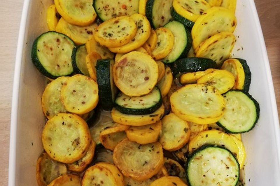 Zucchini mariniert