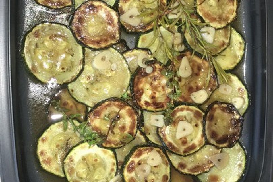 Zucchini mariniert