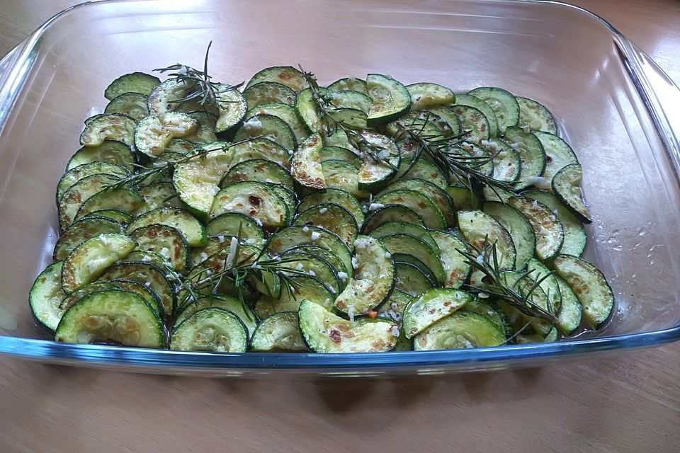 Zucchini mariniert