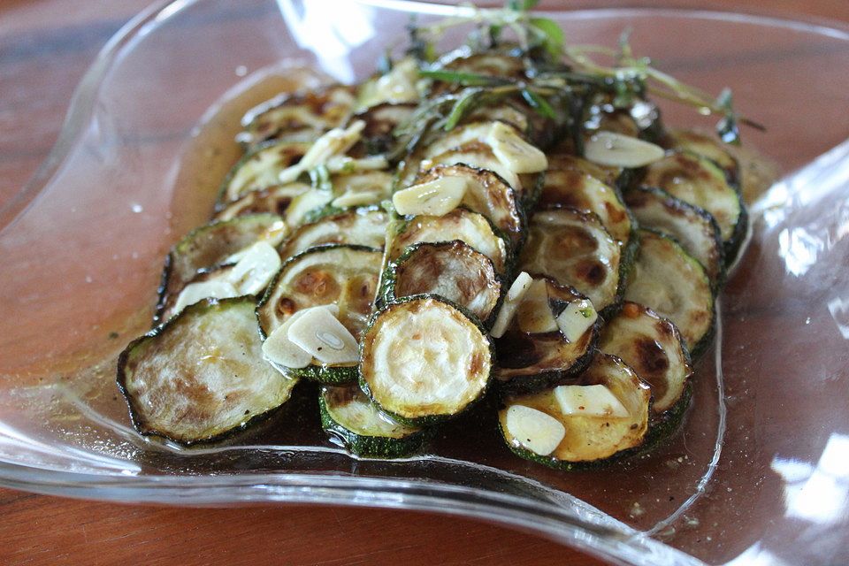 Zucchini mariniert