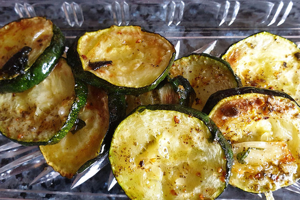 Zucchini mariniert