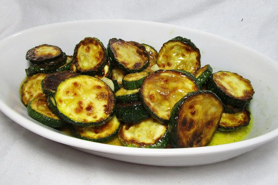 Zucchini mariniert