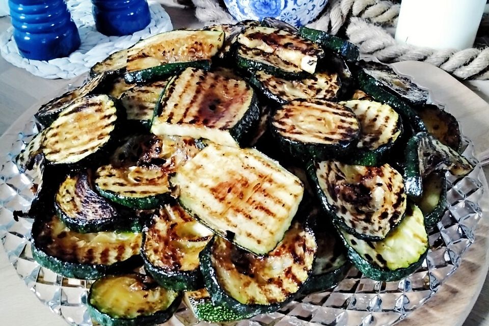 Zucchini mariniert