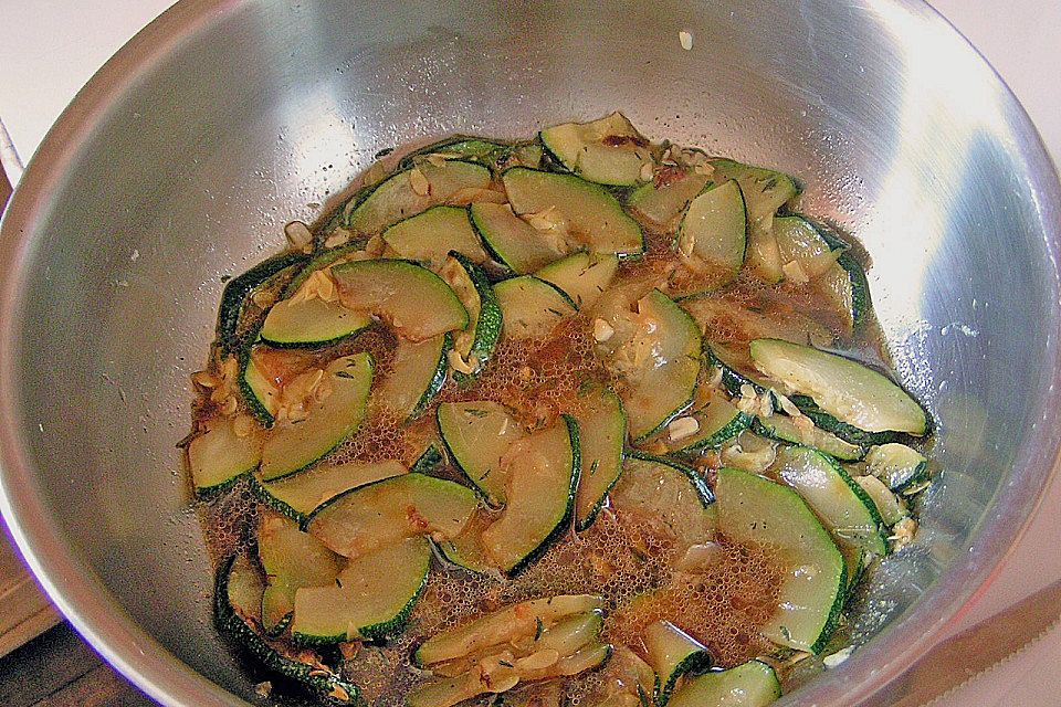 Zucchini mariniert