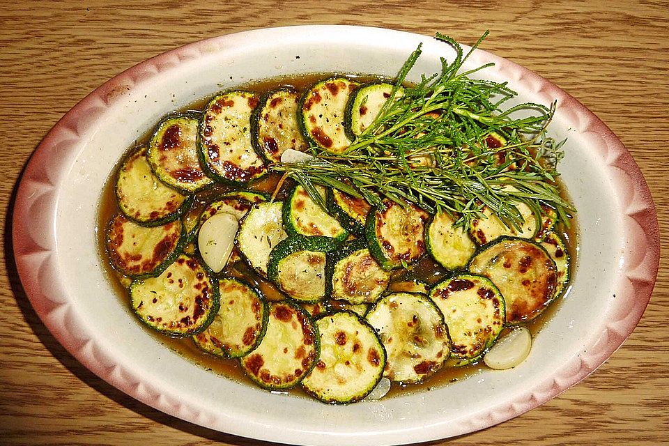 Zucchini mariniert