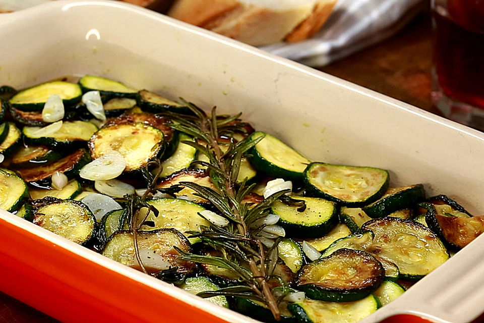 Zucchini mariniert