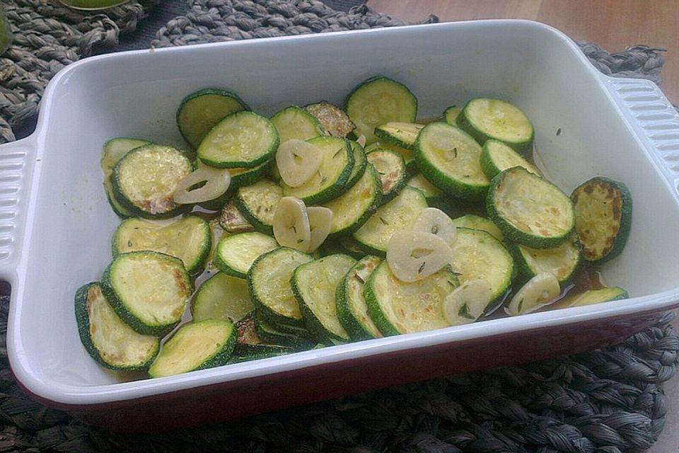 Zucchini mariniert