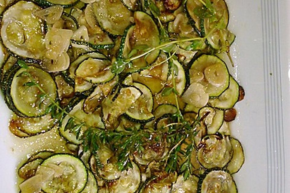 Zucchini mariniert