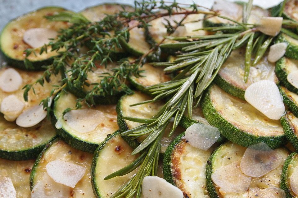 Zucchini mariniert