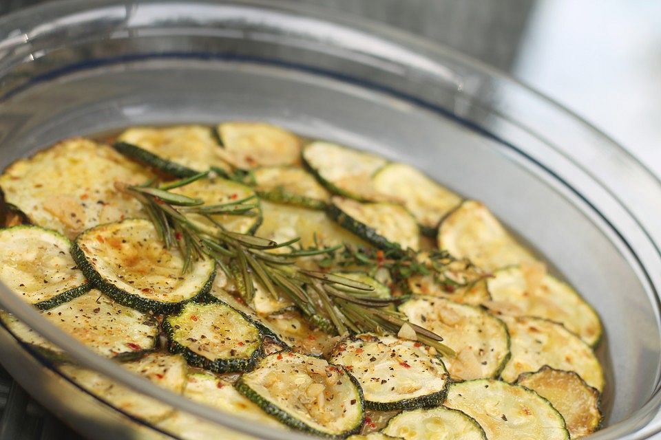 Zucchini mariniert