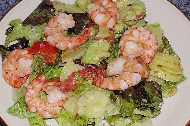 Salat mit Avocado und Garnelen von pralinchen| Chefkoch