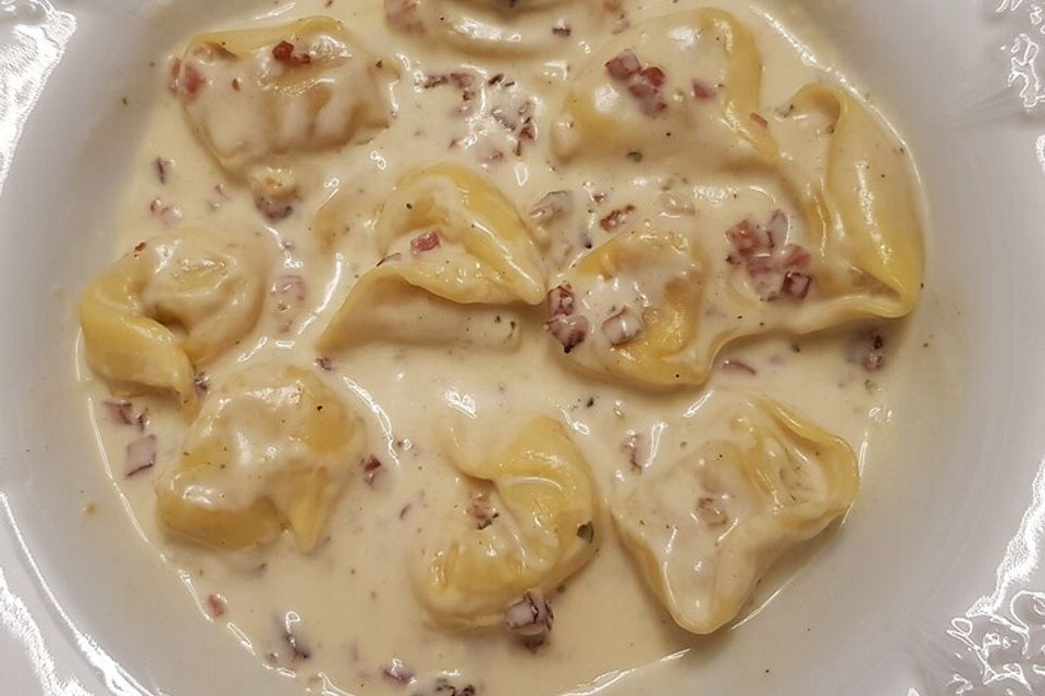 Tortellini mit Käse - Sahne - Soße